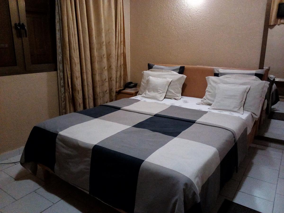 Hotel Saint Thomas Lome Exterior photo